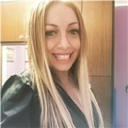 Tutor Dsa e BES impartisce lezioni a ragazzi che hanno difficoltà nello svolgimento dei compiti